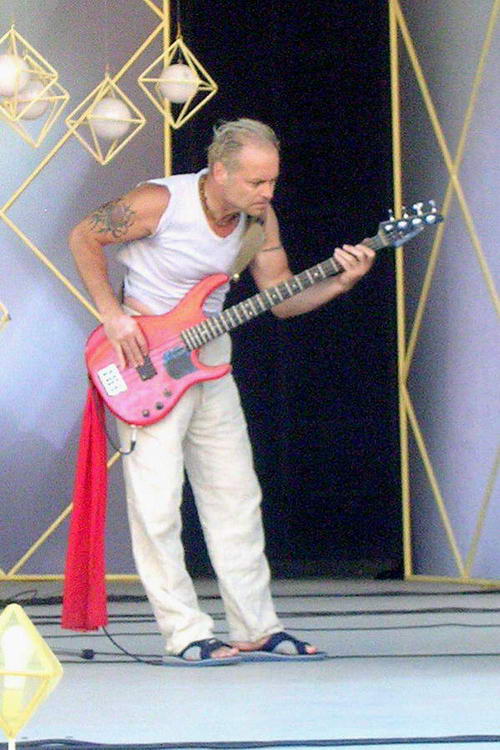Баса бала. Гитарист Олега Газманова.